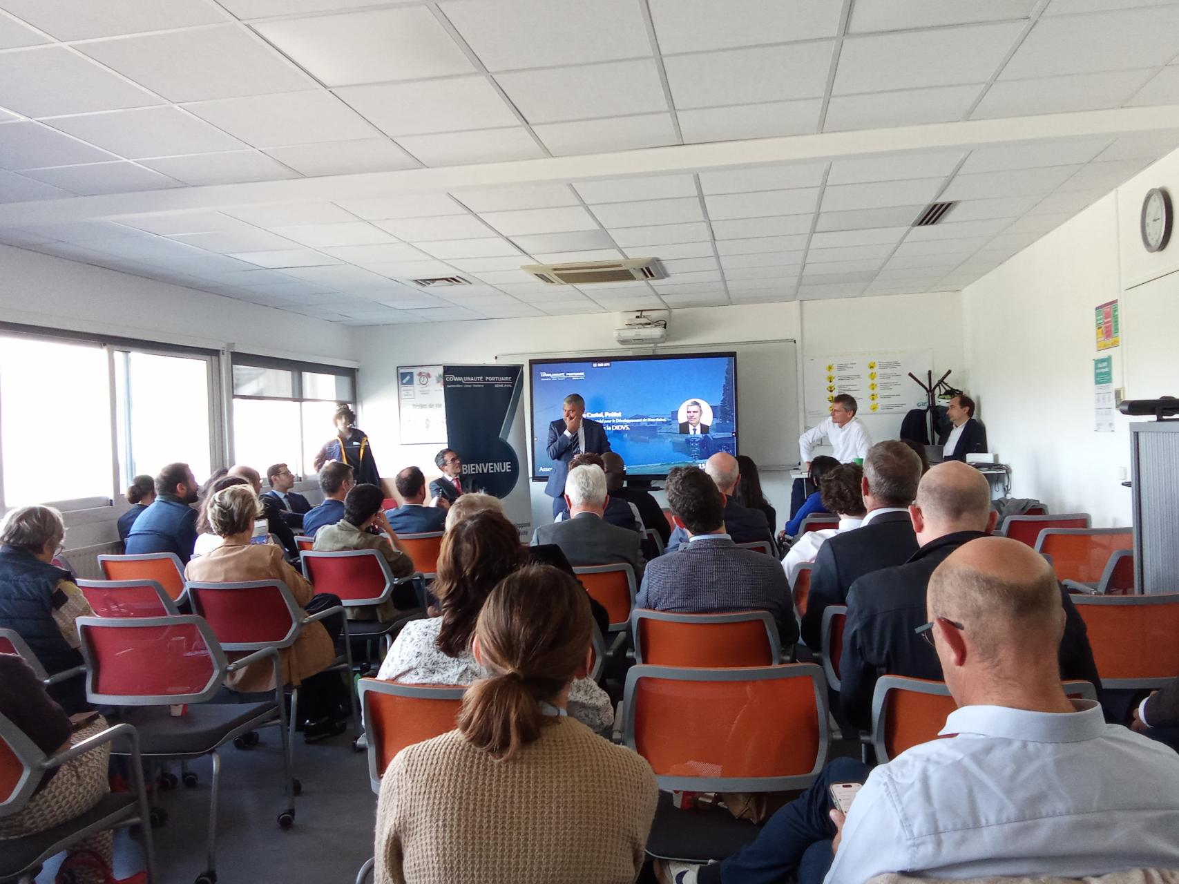 Assemble gnrale au port de Gennevilliers