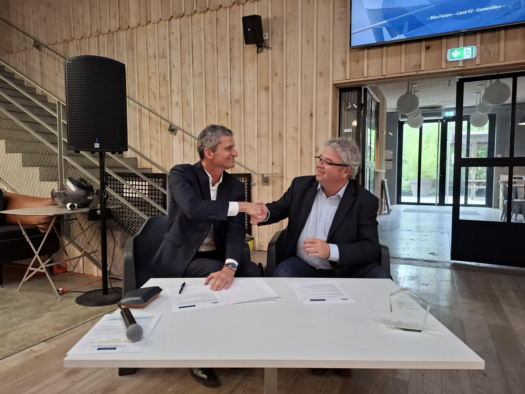 Signature d'une convention historique entre la Communaut� portuaire Seine Aval et Cap Bonneuil